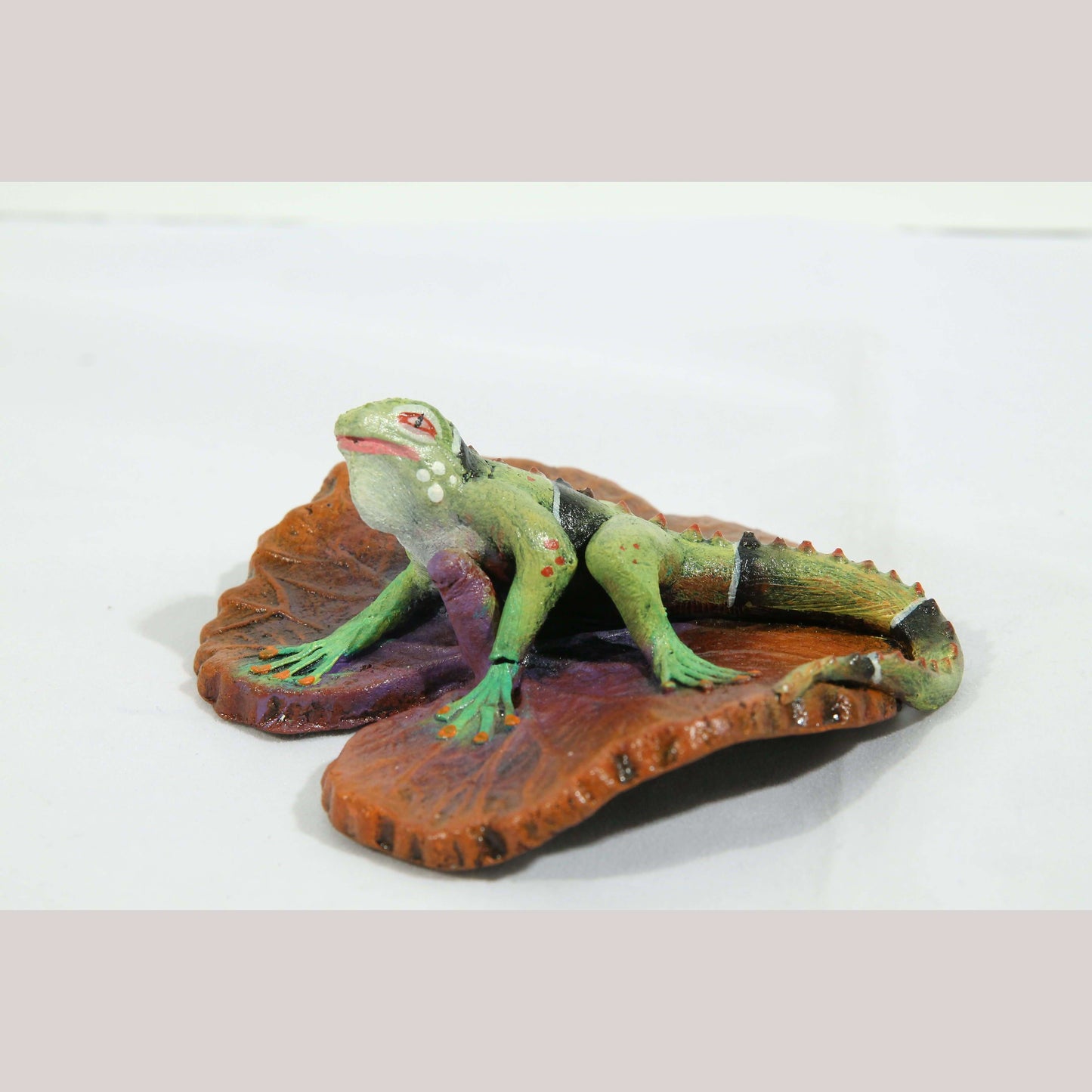 Tiny Ceramic Iguana on Leaf Mexican Folk Art Macias Family Décor Pottery