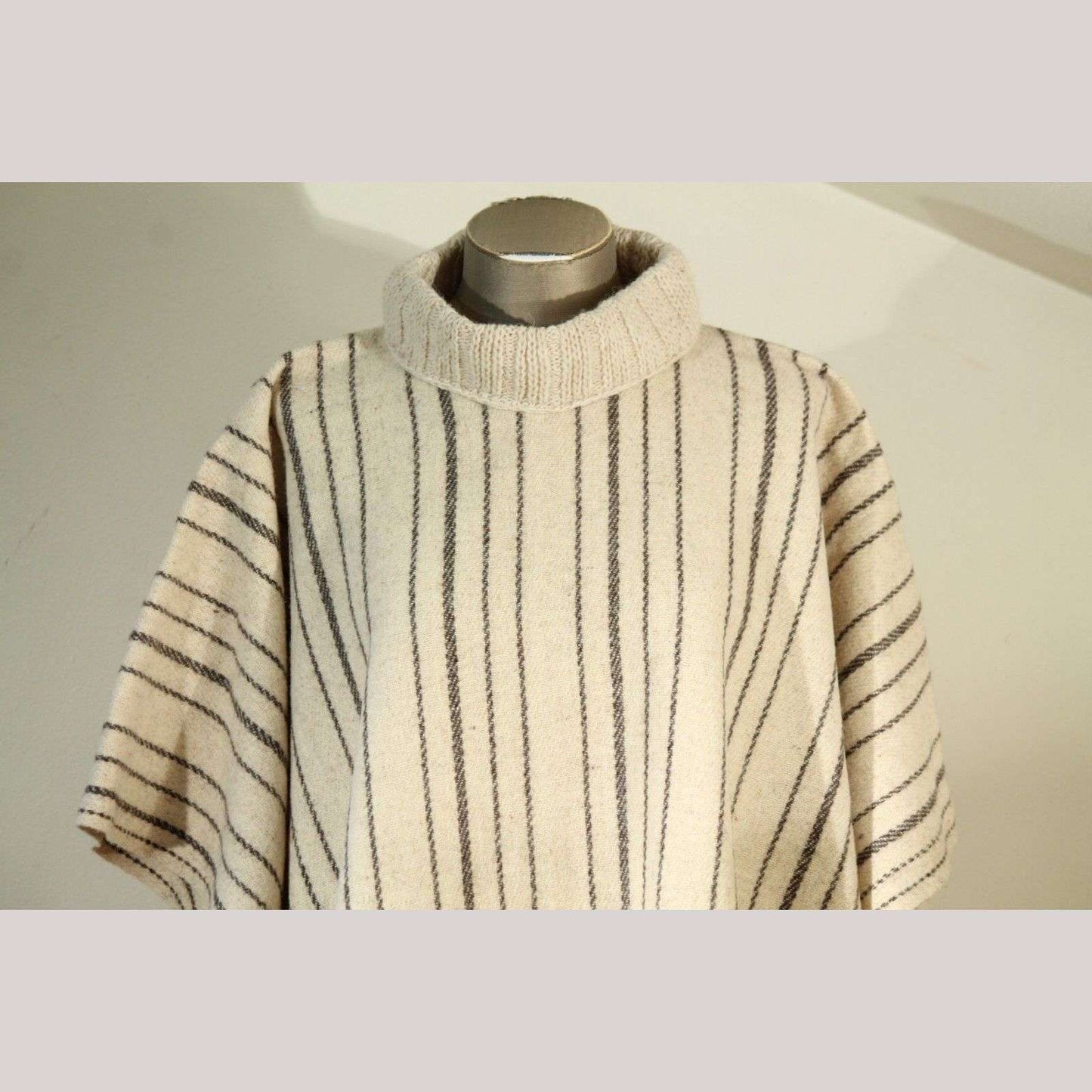 Vintage Mexican Wool Poncho/Serape Unisex Outerwear Ethnic Clothing